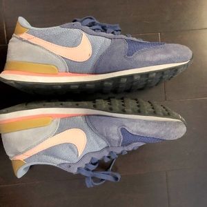 Nike Special Edition 9.5 Blue Sneakers